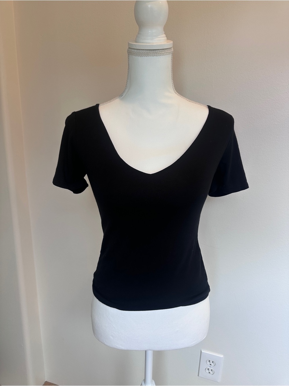 Wasabi + Mint Black V-Neck Fitted Top | Size Small | NWT